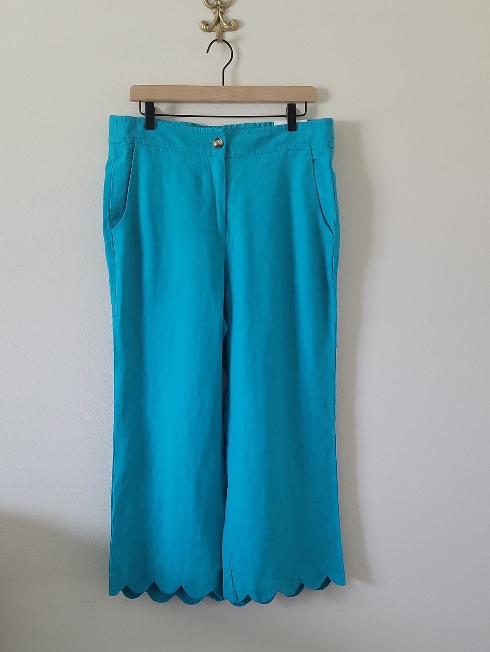 NWT Chico's Aqua Blue Linen Scallop Hem Crop Pants Size 12